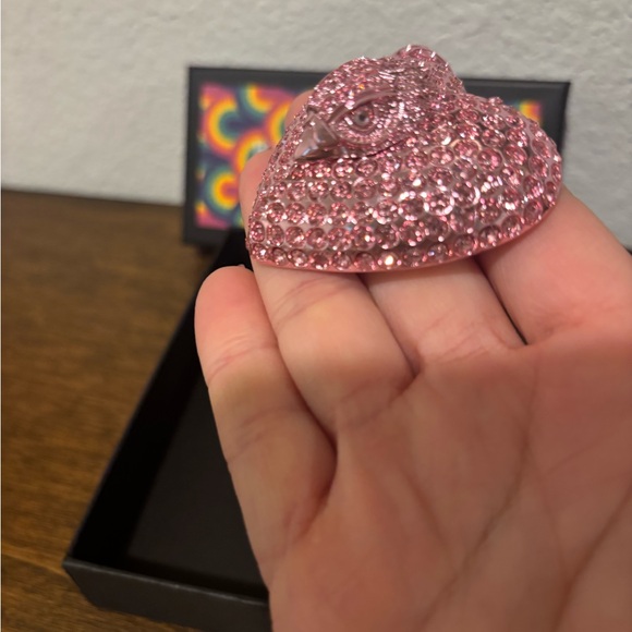 Kurt Geiger Sparkling Pink Heart Key Holder - Picture 4 of 7